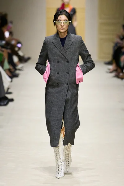 Look 30